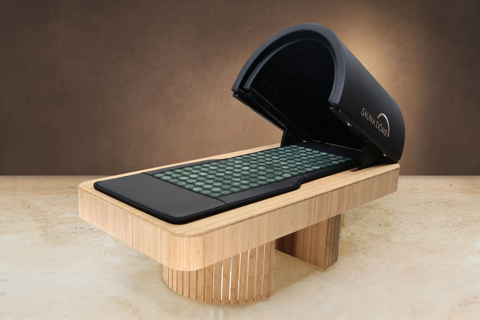Le Sauna Dôme posé sur sa table chauffante en bois